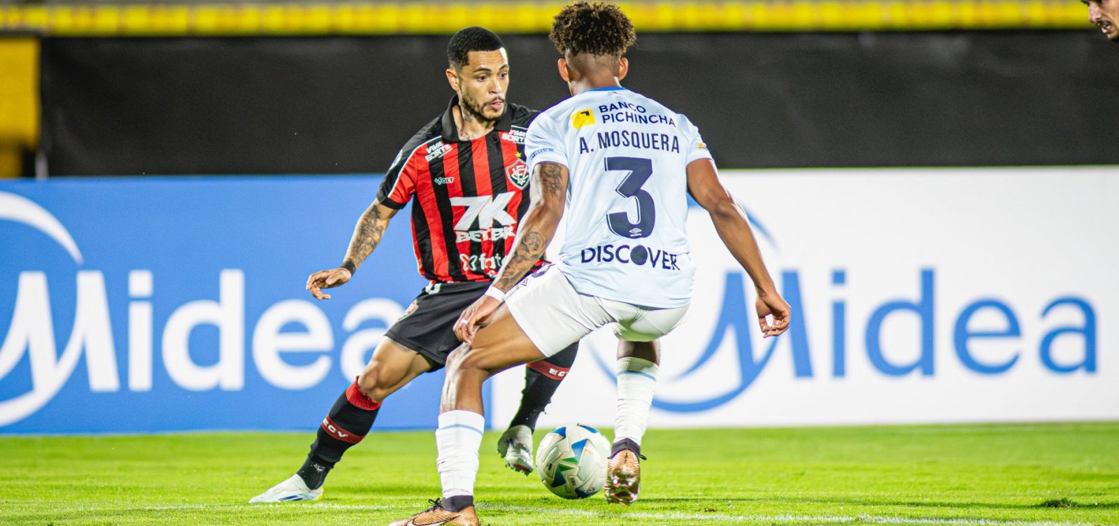"Não matamos o jogo", diz Matheuzinho após eliminação do Vitória