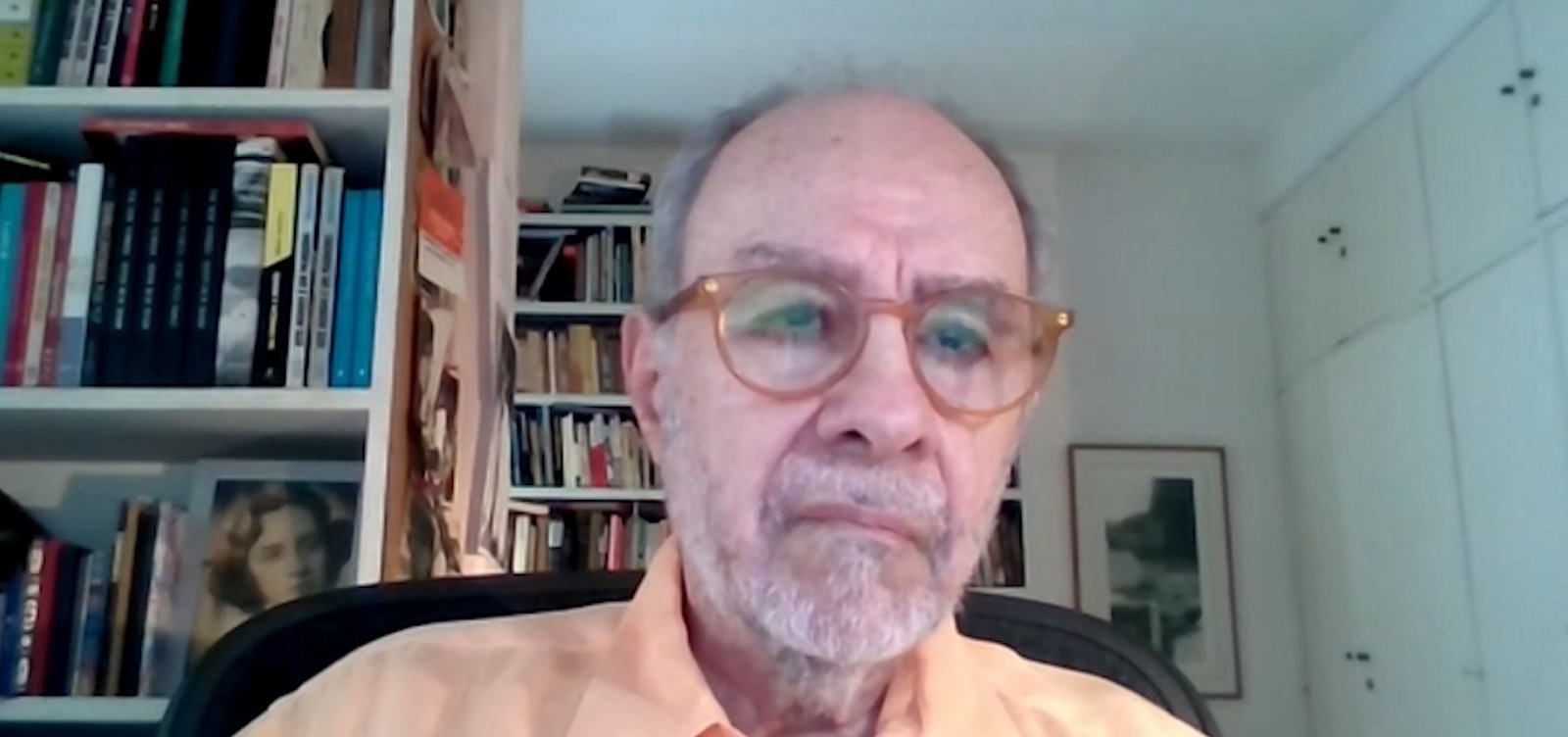Complexo de vira-lata do brasileiro vem desde os anos 40, diz Sergio Augusto
