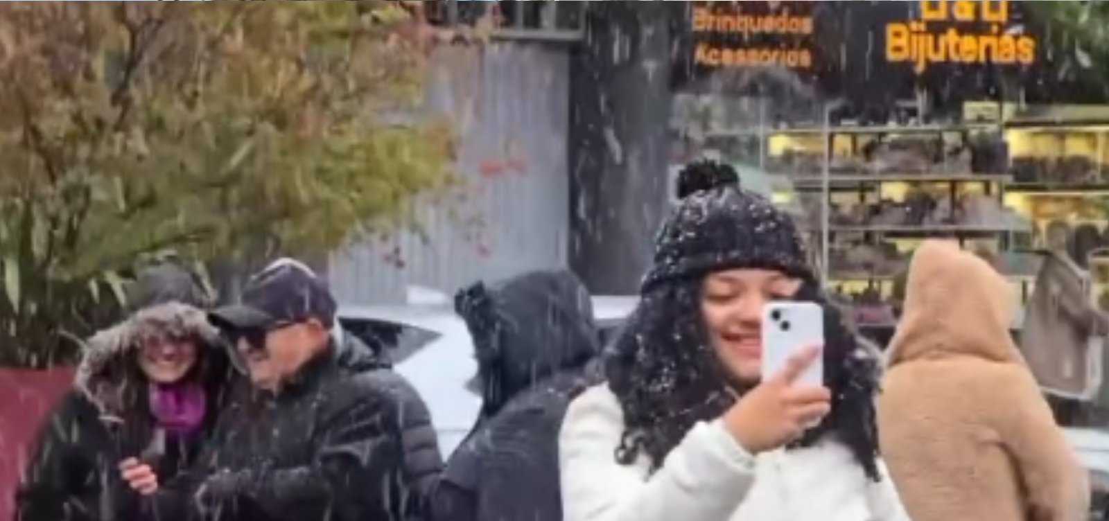 Moradores registram neve em municípios catarinenses e gaúchos