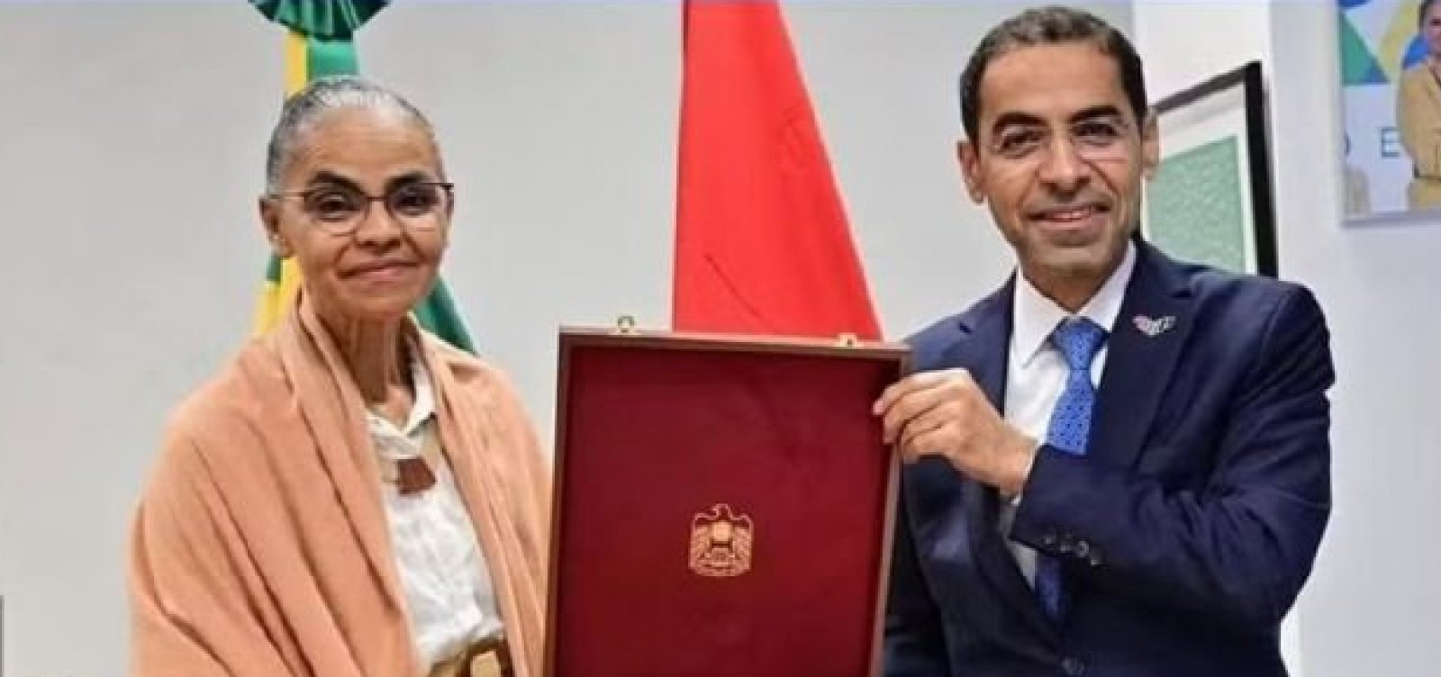 Marina Silva 'devolve' medalhão dado pelos Emirados Árabes após consultar Comissão de Ética