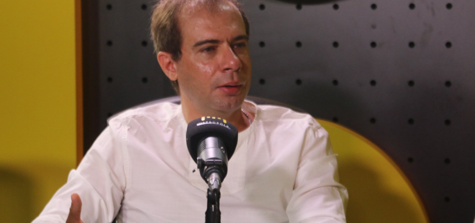 "É uma elite burra", destaca professor sobre falta de investimentos sociais