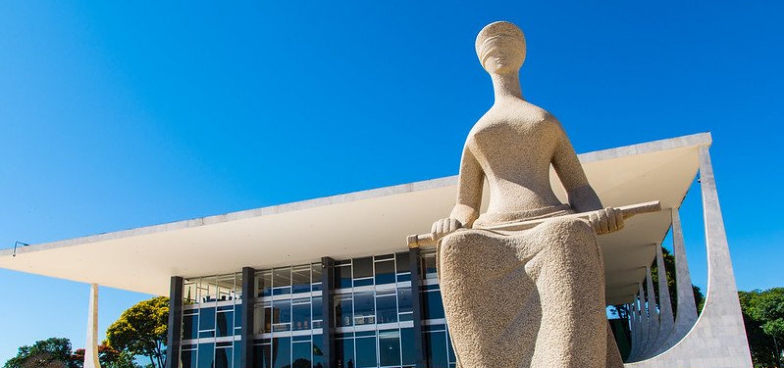 STF adia julgamento sobre candidaturas sem partido após pedido de destaque de Barroso
