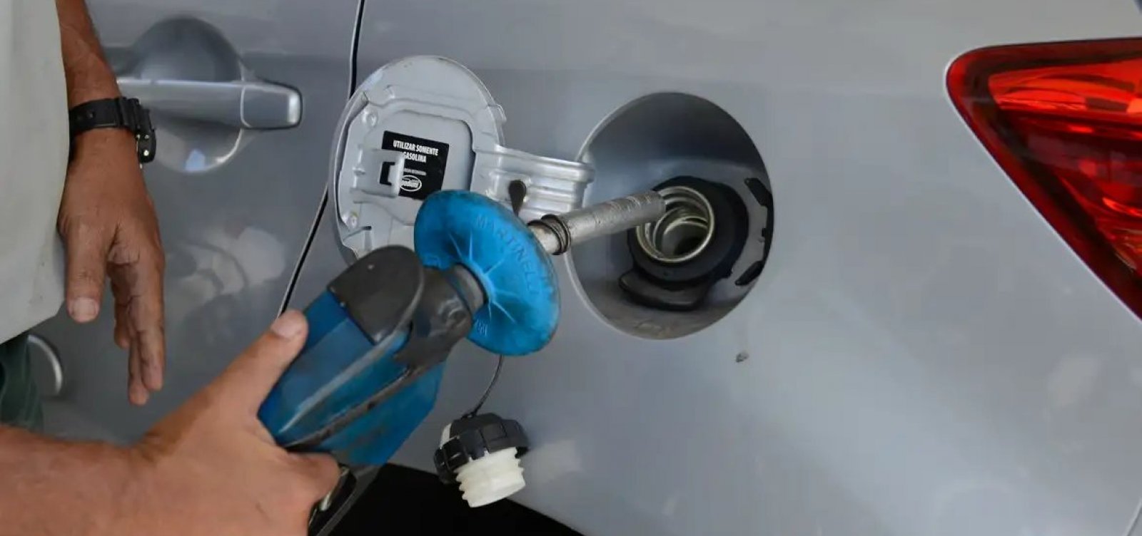 Petrobras reduz em 5,6% preço da gasolina para distribuidoras