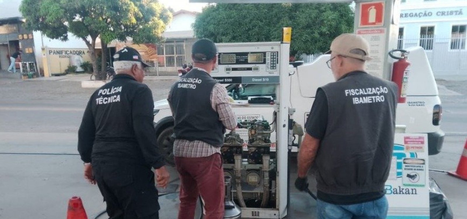 Operação detecta irregularidades em postos de três municípios do Sudoeste baiano