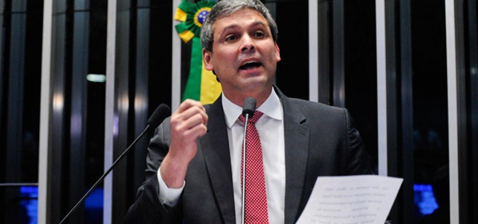 Líder do PT na Câmara, Lindbergh Farias depõe à PF em inquérito que investiga Eduardo Bolsonaro