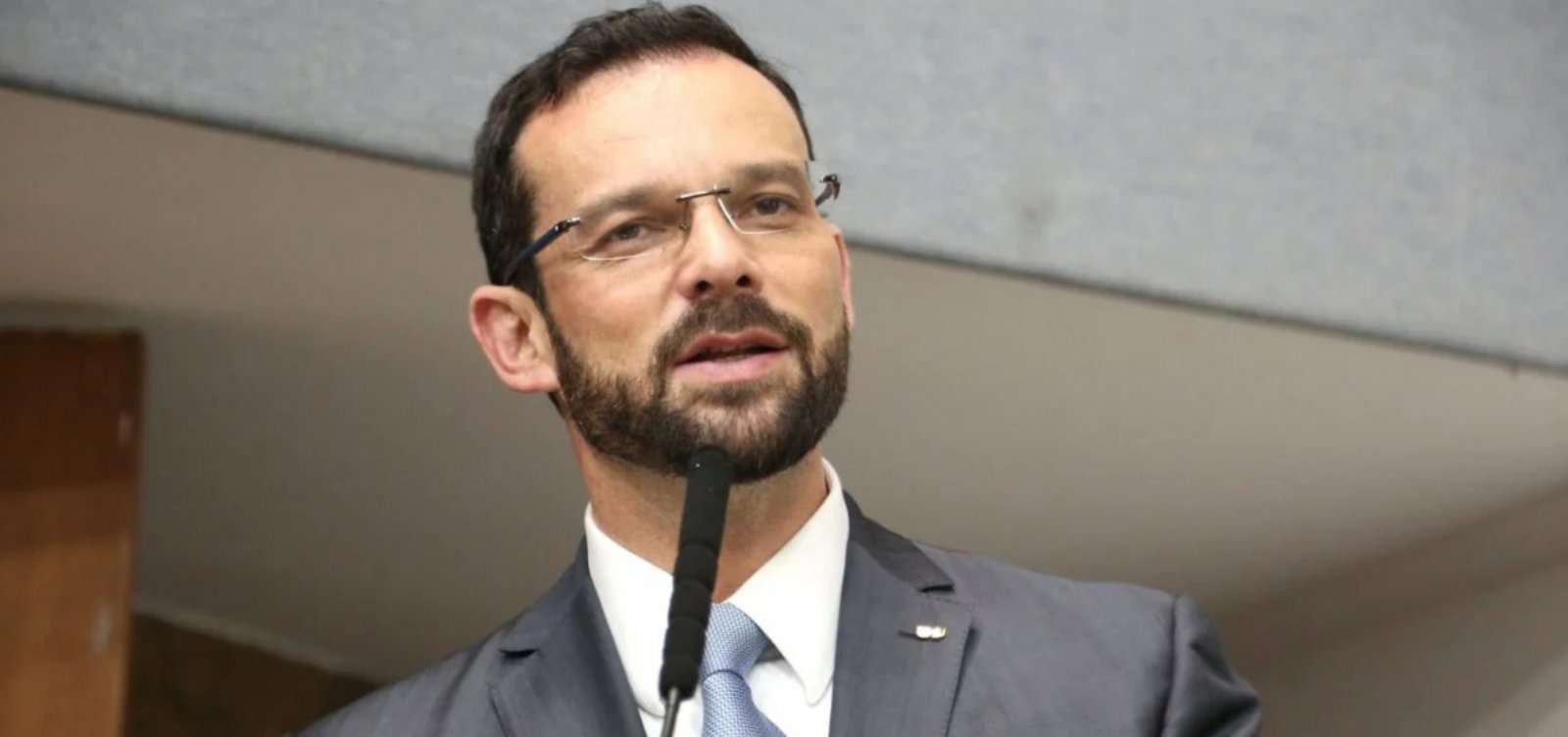 Advogado deixa defesa de Zambelli após deputada anunciar que não voltará ao Brasil