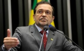 Walter Pinheiro diz que vai votar contra impeachment no Senado