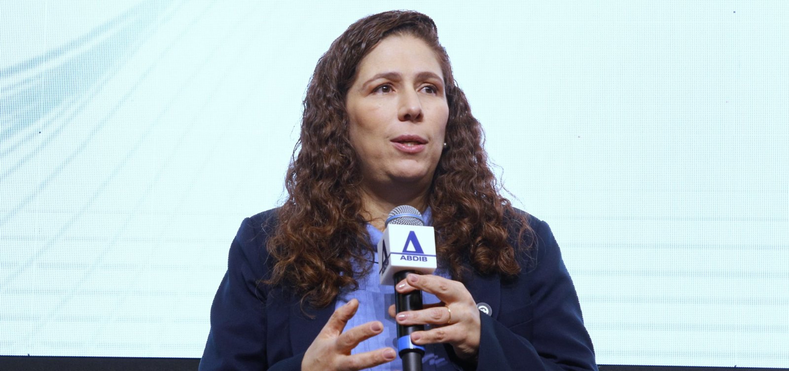 Ministra defende pacto entre Poderes para limitar supersalários e vetar retroativos
