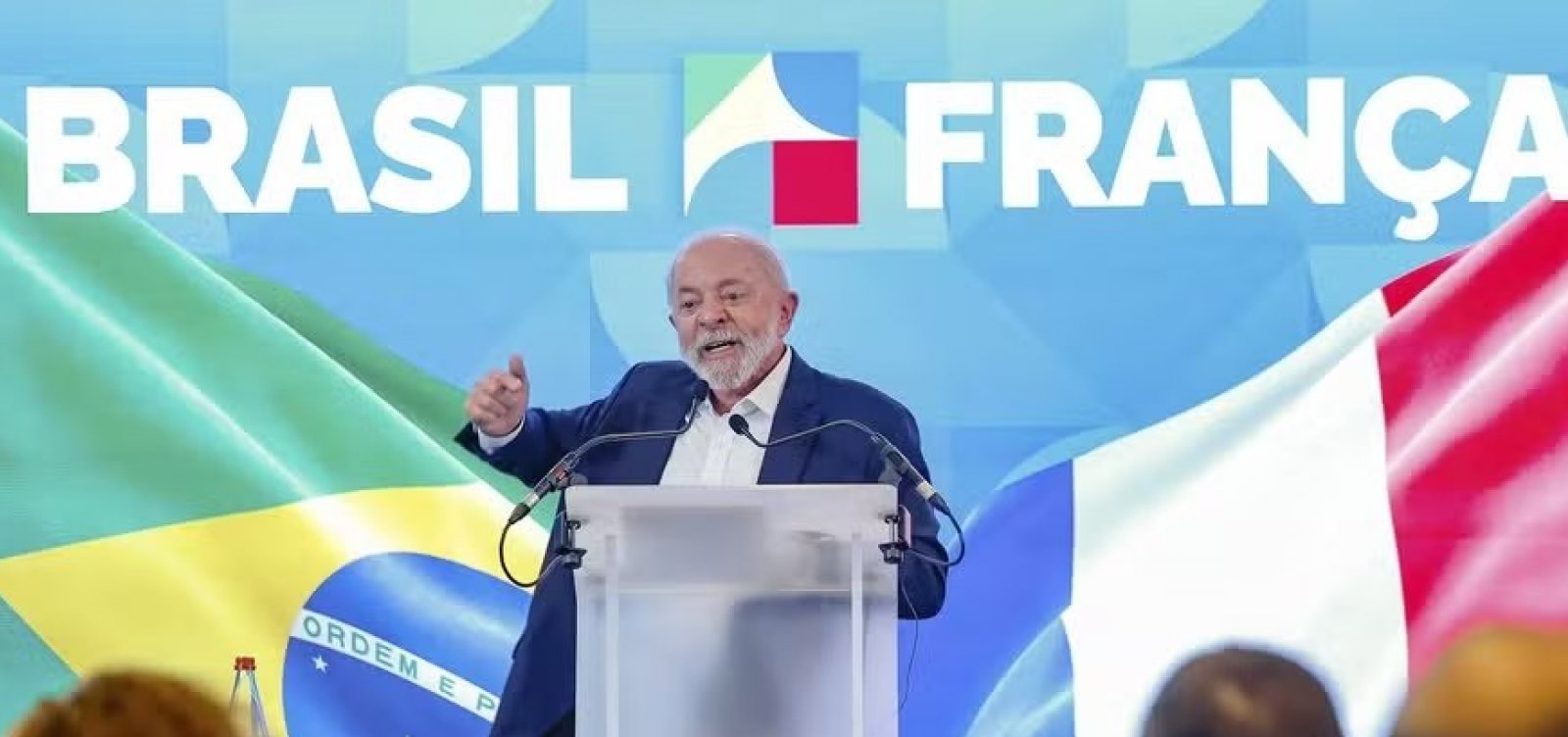 Lula defende viagens ao exterior e explica que "abre portas" para investimentos no Brasil 