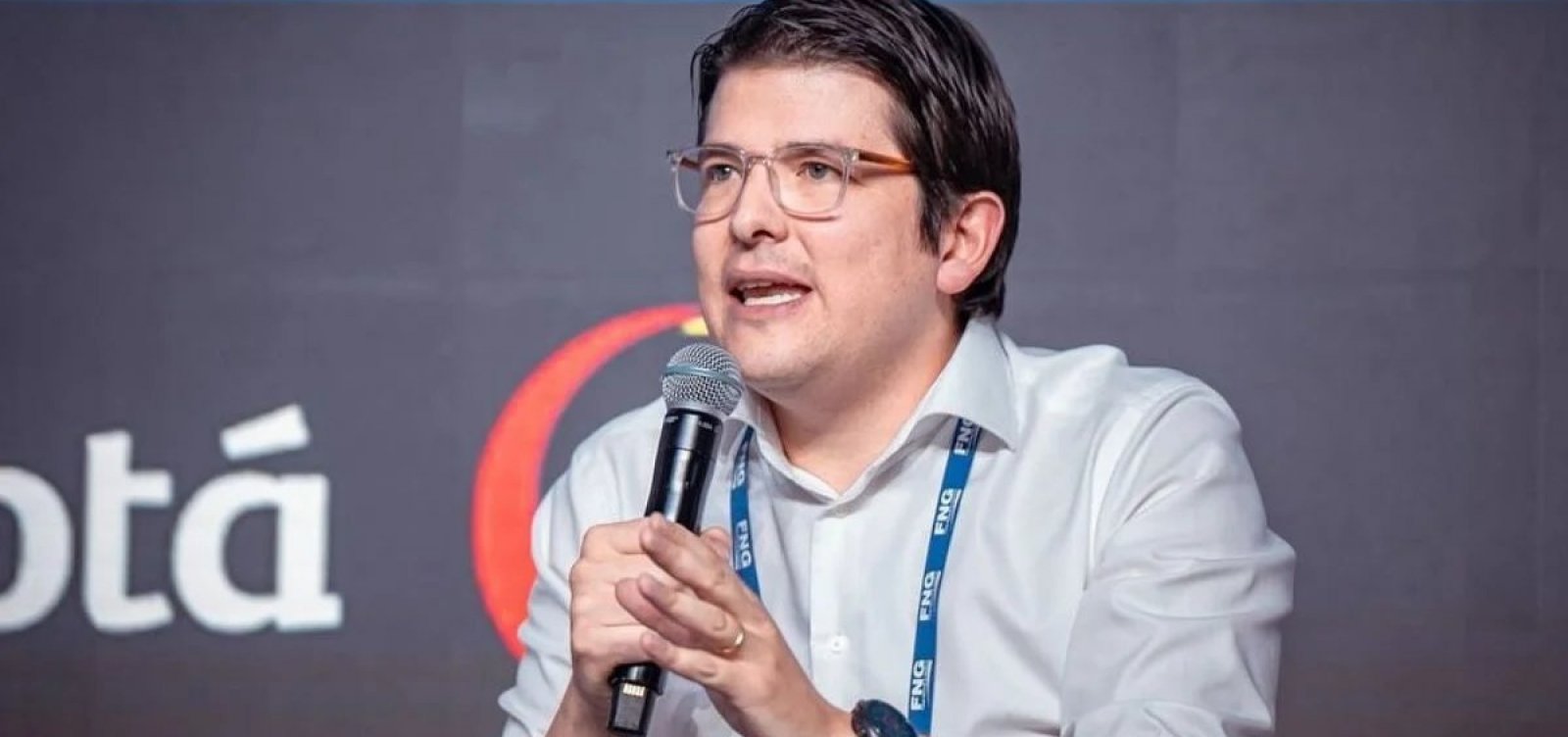 Senador colombiano Miguel Uribe passa por cirurgia após atentado em campanha