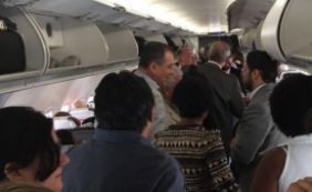 Deputada Tia Eron é vaiada durante voo de Salvador para Brasília; veja vídeo