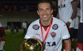 Após título estadual, Leandro Domingues acerta renovação com o Vitória