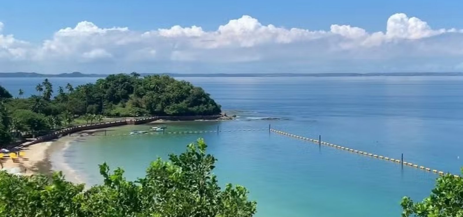 Ponta de Nossa Senhora de Guadalupe, em Salvador, é eleita a melhor praia das Américas e Ibéria