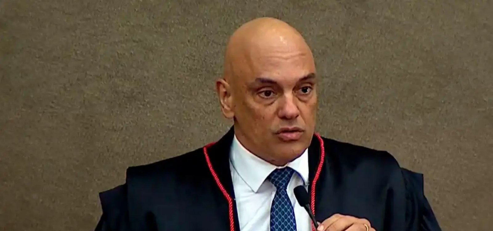Moraes nega pedido de Bolsonaro para exibir vídeos durante depoimento ao STF