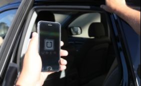 Prefeitura de São Paulo libera utilização do Uber; taxistas fazem protestos