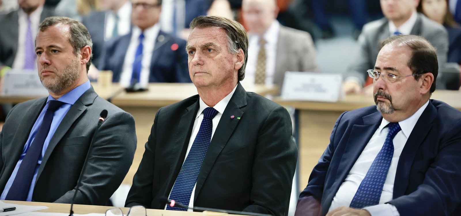 Bolsonaro classifica como "malucos" apoiadores que querem intervenção