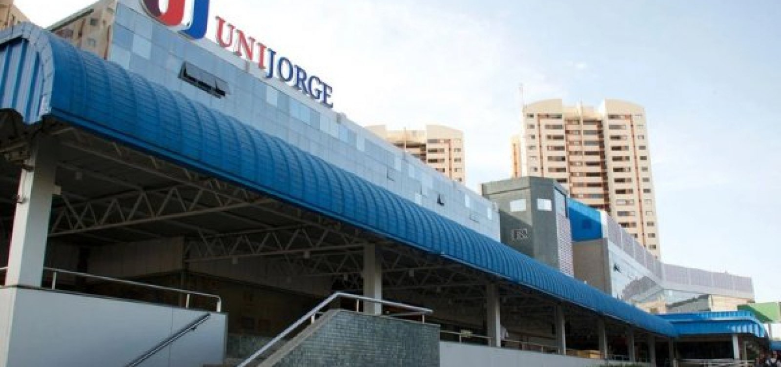 Jaqueta de torcida organizada motiva briga em faculdade de Salvador; dois homens são presos