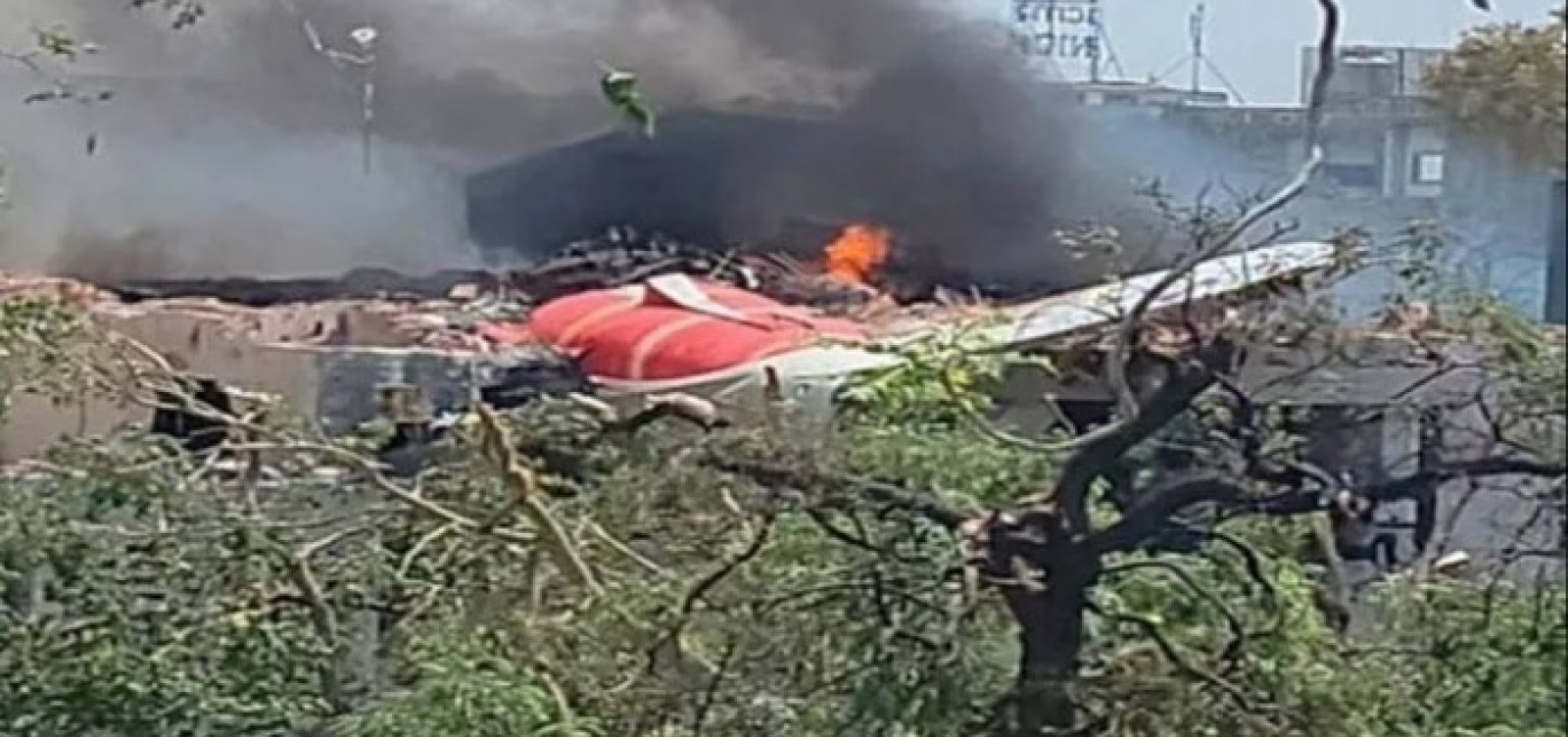 Companhia aérea anuncia indenização de R$ 643 mil por vítima após queda de avião na Índia