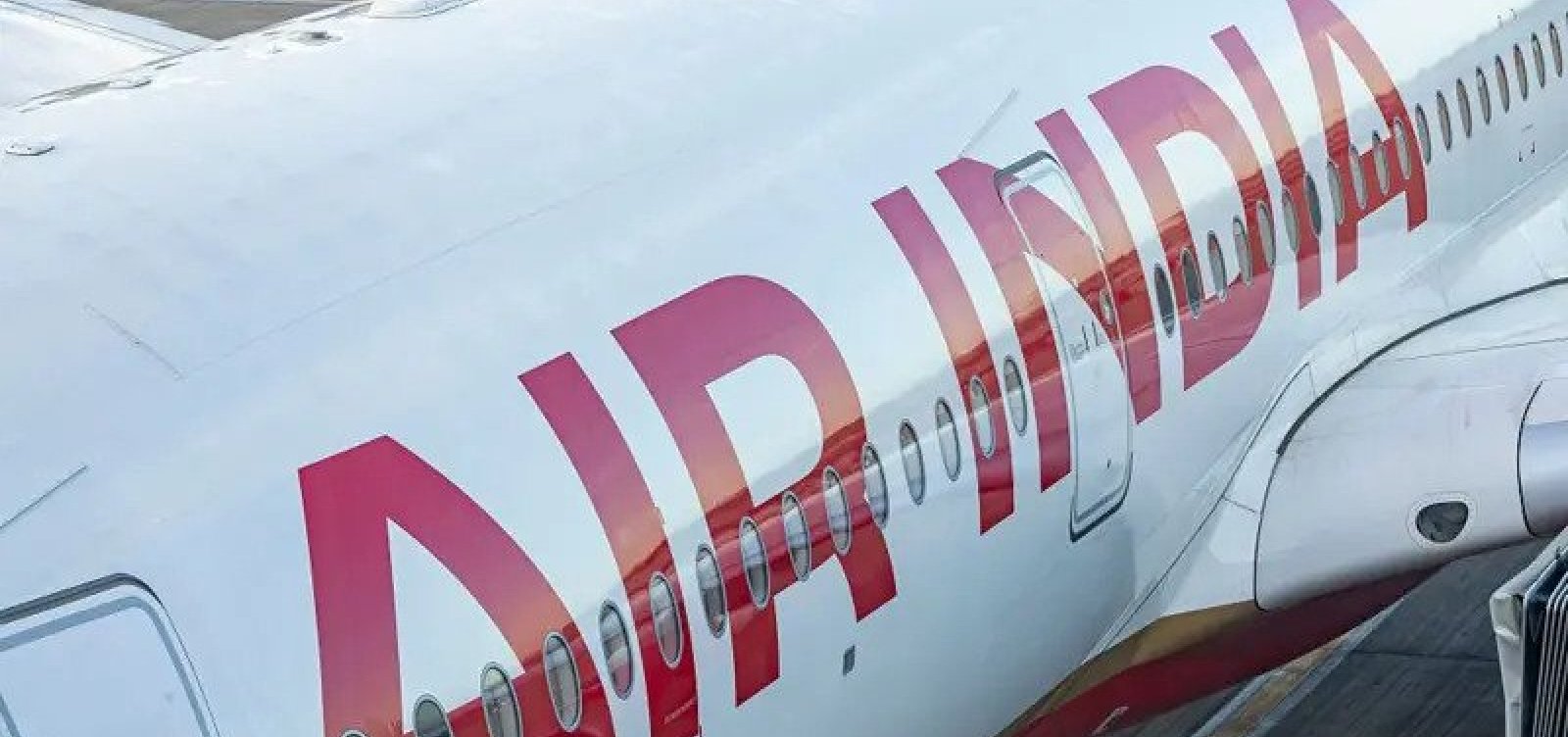 Avião da Air India faz pouso de emergência após ameaça de bomba