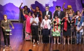 "A renúncia passa pela cabeça deles, não pela minha", diz Dilma