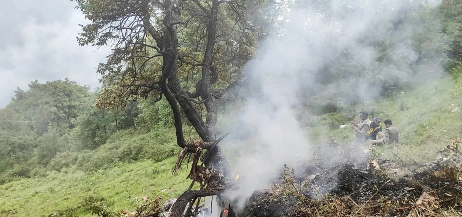 Helicóptero cai na Índia e deixa sete mortos em acidente na região do Himalaia