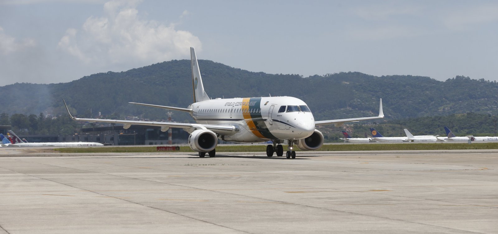 Comissão articula envio de avião para repatriar brasileiros em Israel