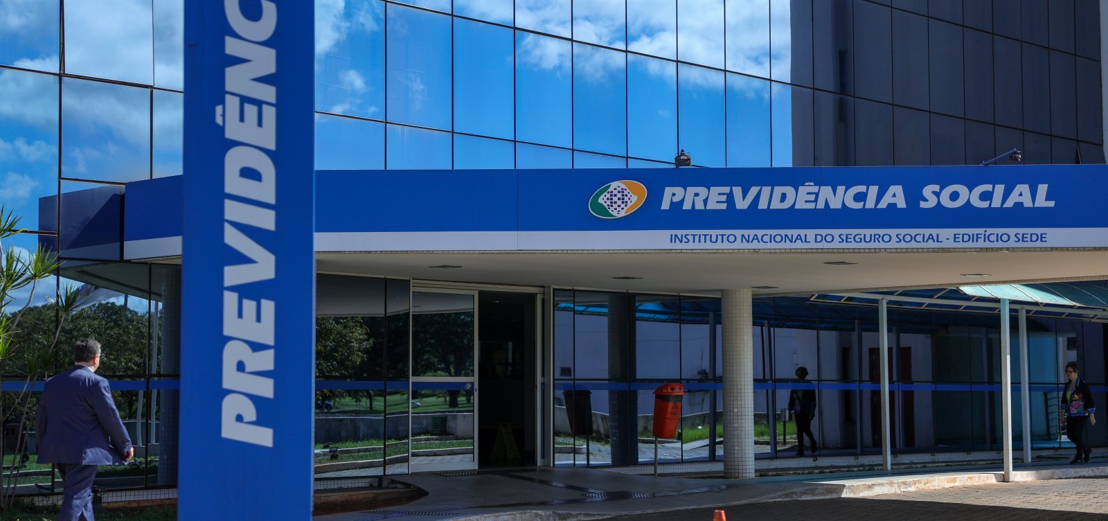 STF requisita processos e dados sobre fraudes no INSS