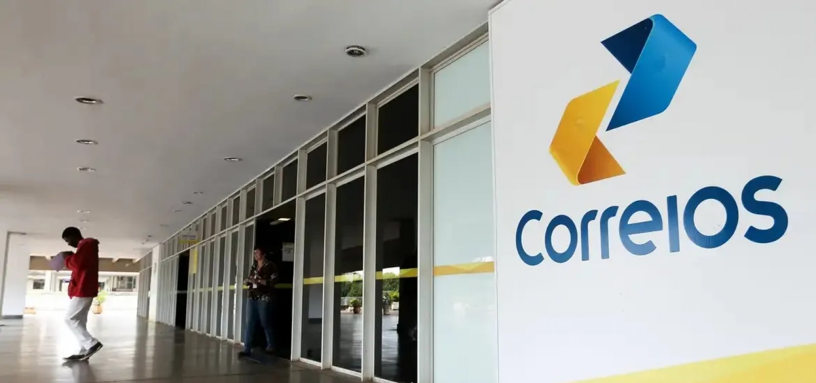 Aposentados podem consultar respostas sobre descontos no INSS em agências dos Correios