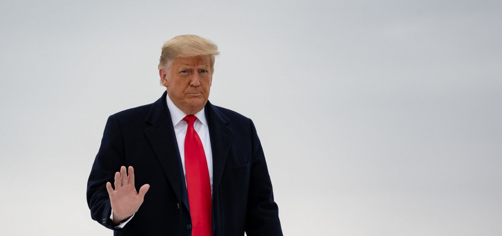 Trump pressiona por rendição do Irã e ameaça líder supremo: "É um alvo fácil"