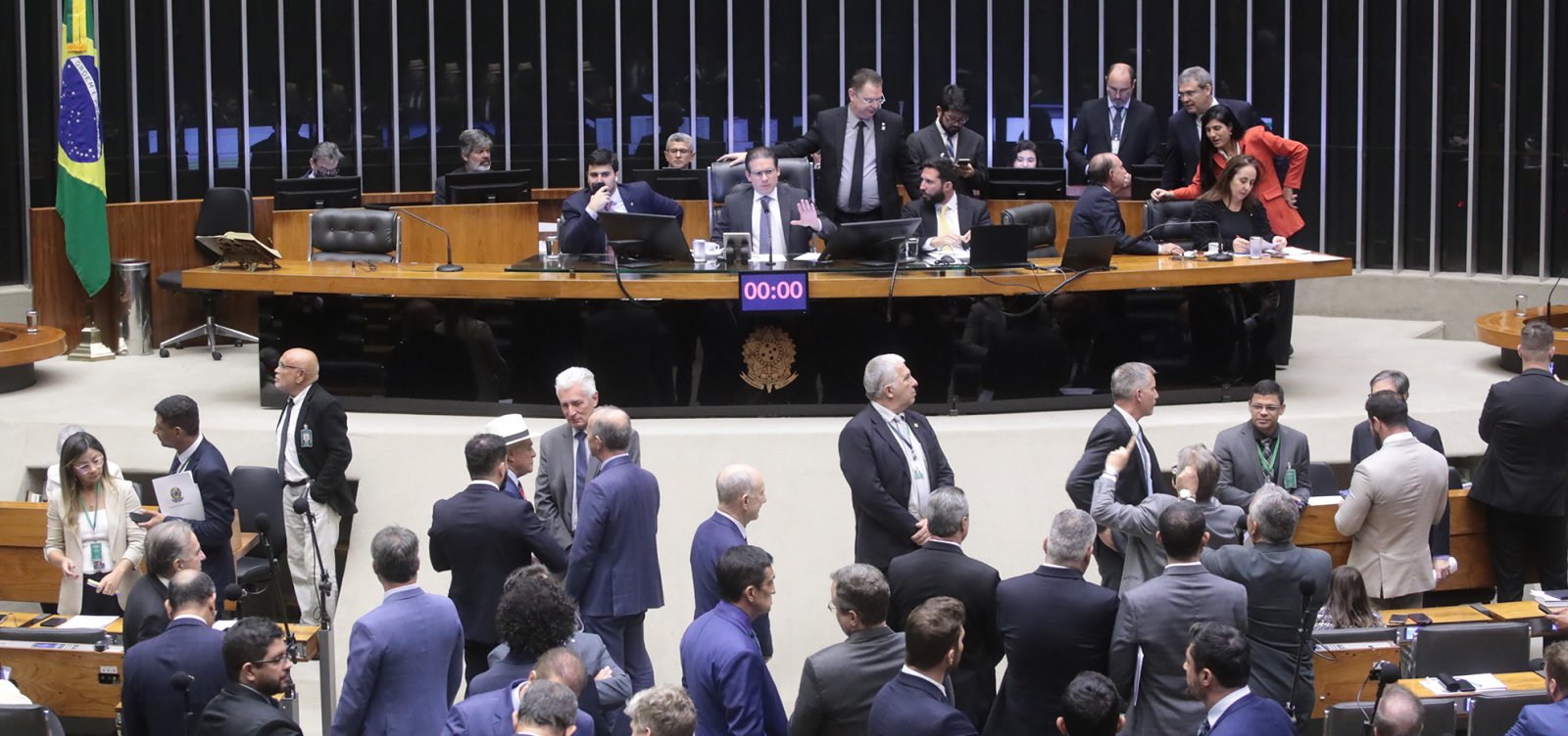 Datafolha: 76% são contra aumento do número de deputados
