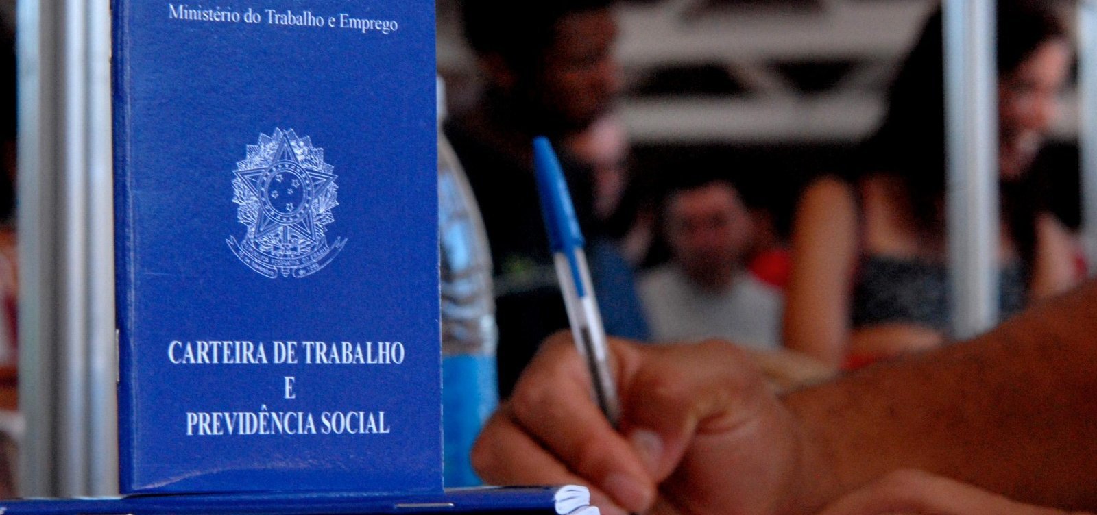 Governo adia para 2026 regra que limita trabalho aos feriados