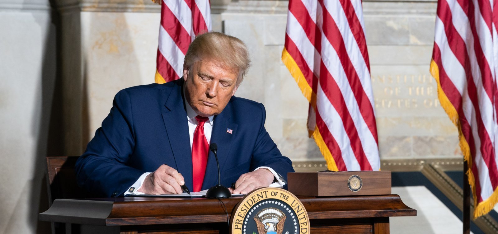 Trump aprova plano de ataque no Irã, mas não tomou decisão final, diz imprensa dos EUA
