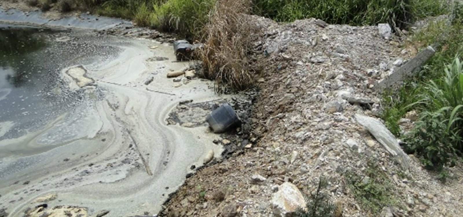 Deslizamento em lixão atinge área protegida e reacende alerta ambiental