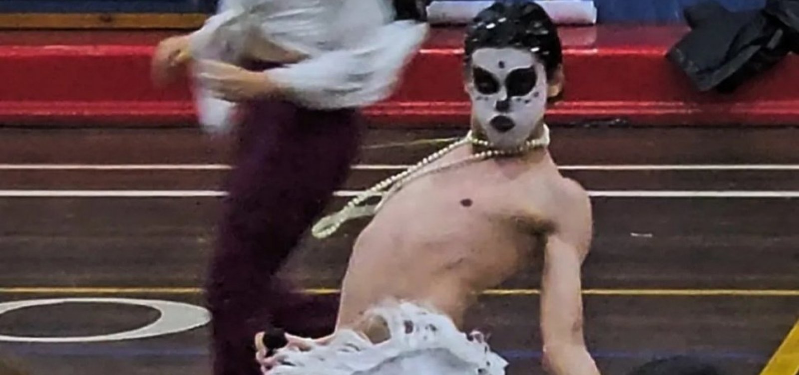 Após viralizar com performance de Ney Matogrosso, baiano é convidado para desfilar na Imperatriz em 2026