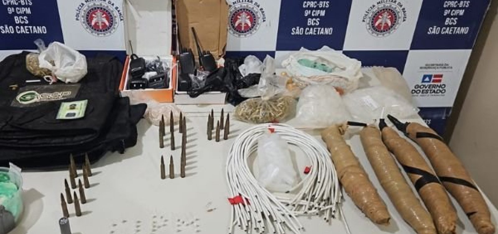 Homem é preso pela PM com dinamites em Salvador