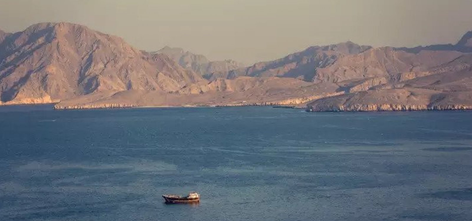 Irã ameaça fechar estreito no mar crucial para o petróleo do mundo
