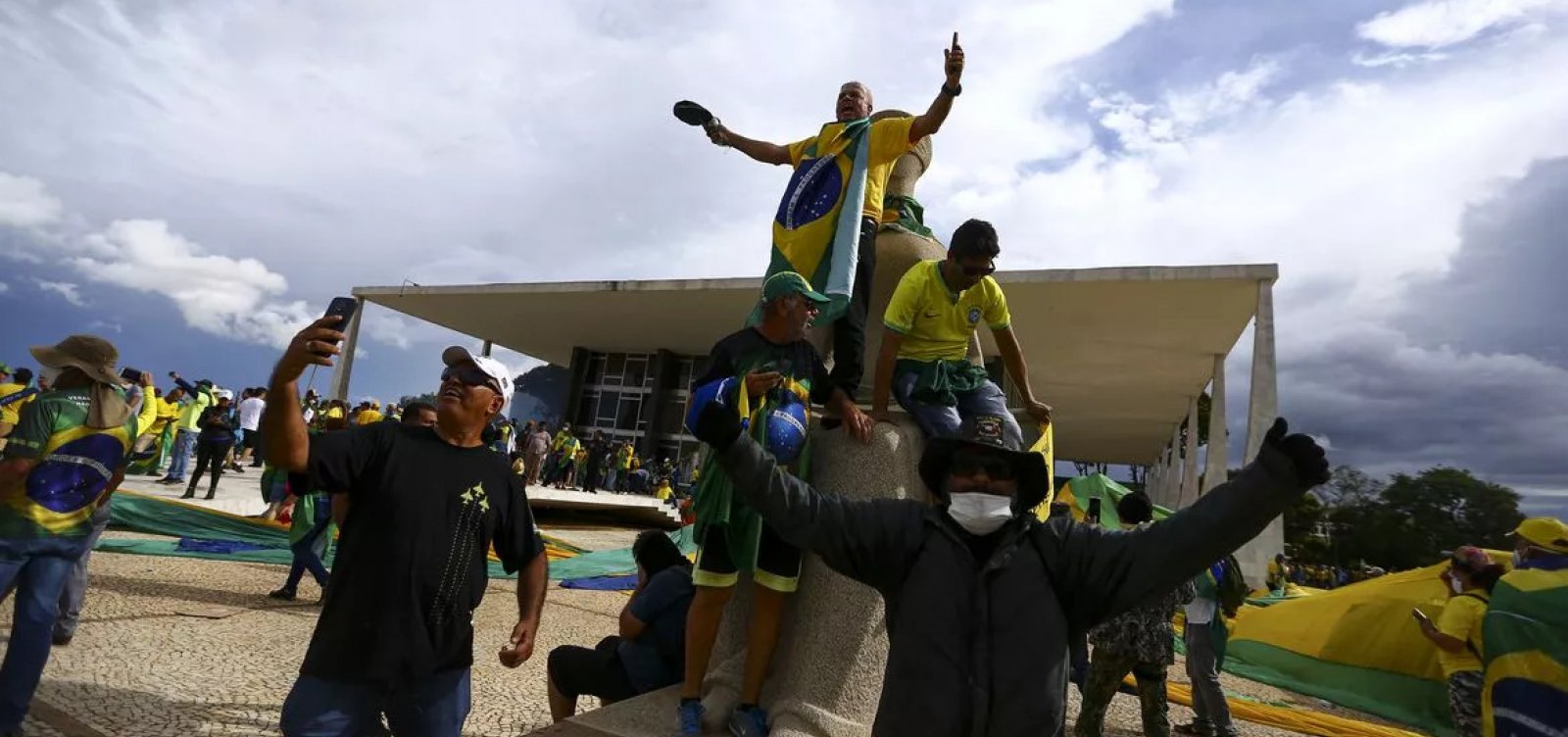 Julgamento de extradição de foragidos do 8/1 é adiado a pedido do Brasil