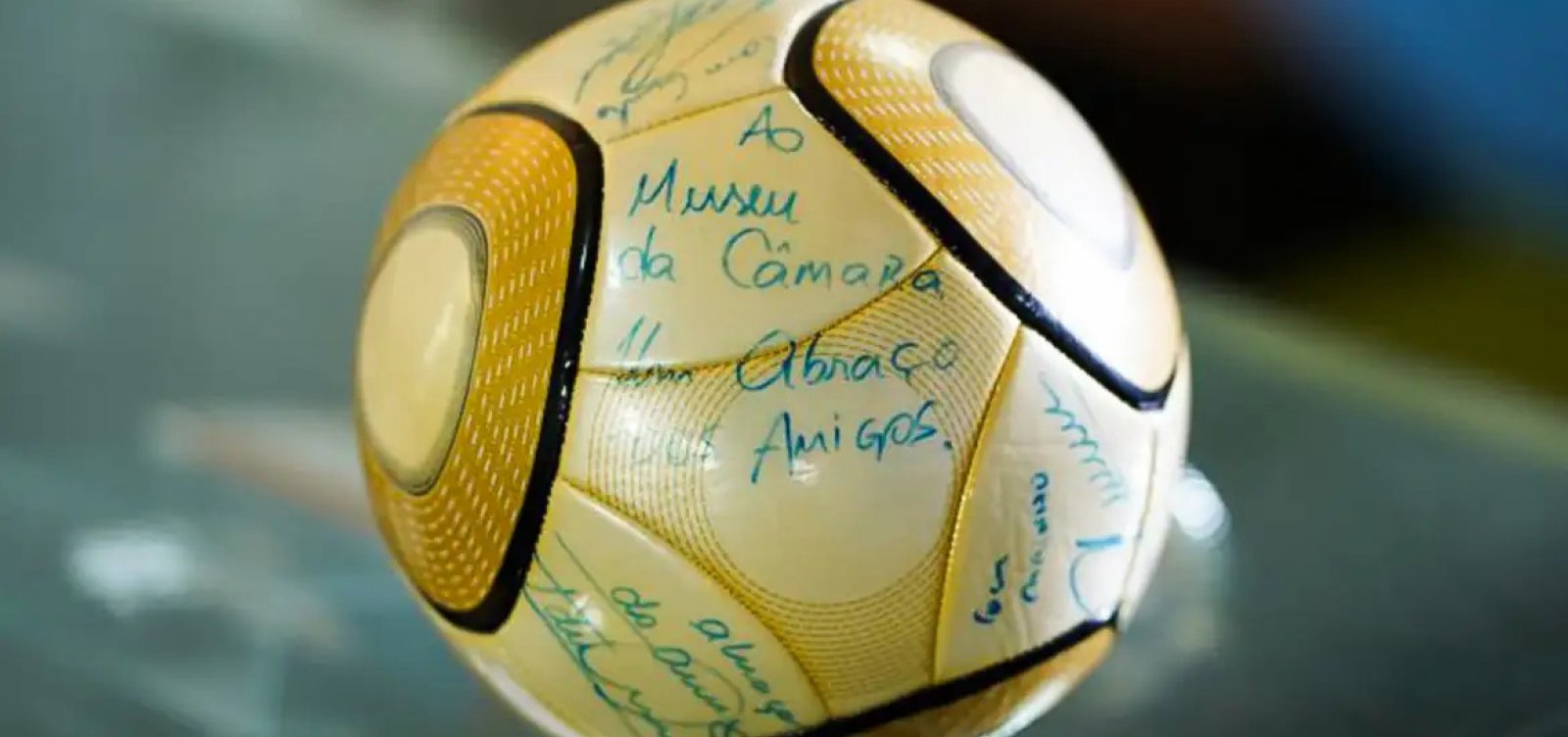 Moraes vota por condenar acusado de furtar bola autografada por Neymar