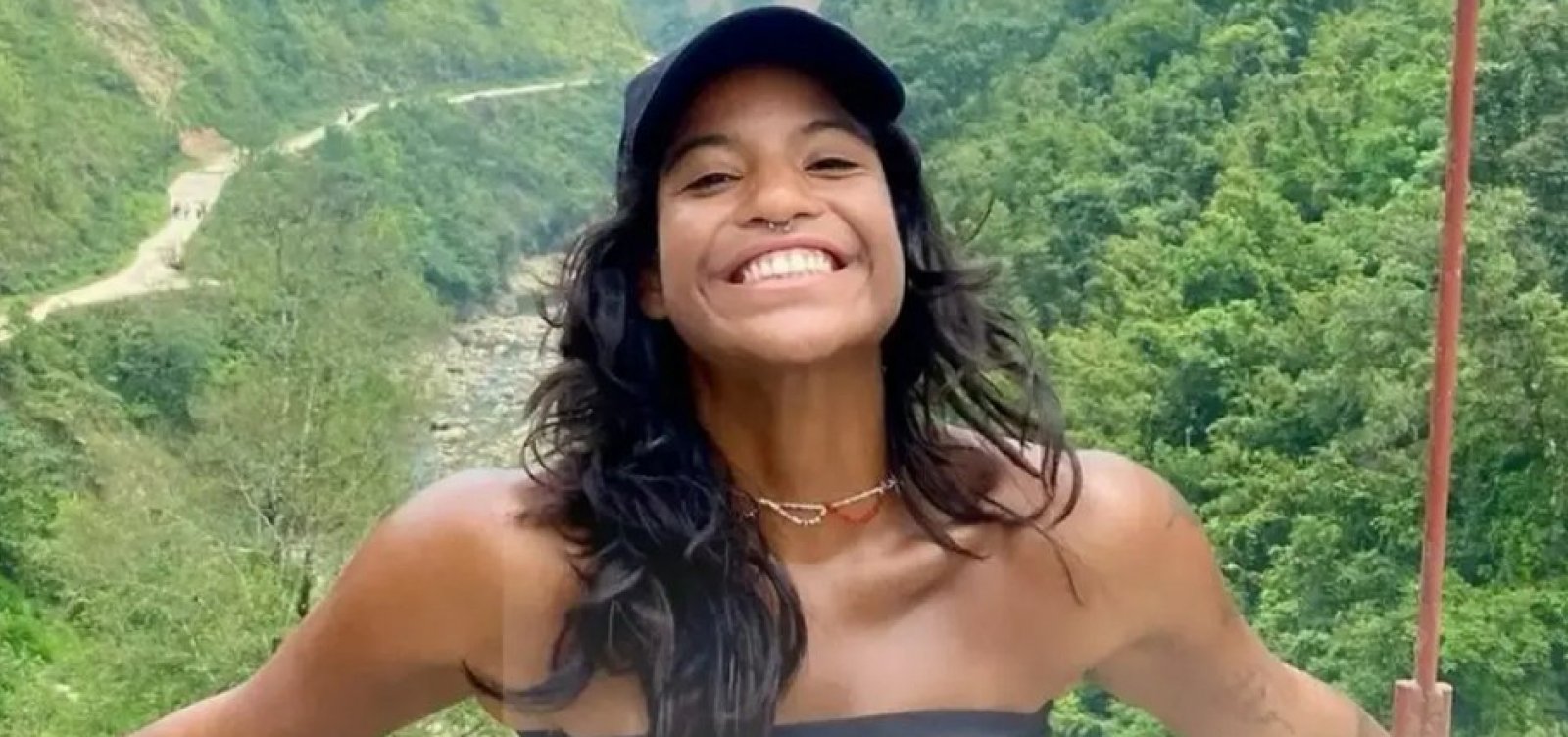 Irmã de brasileira desaparecida em vulcão na Indonésia diz que resgate "foi tudo mentira"