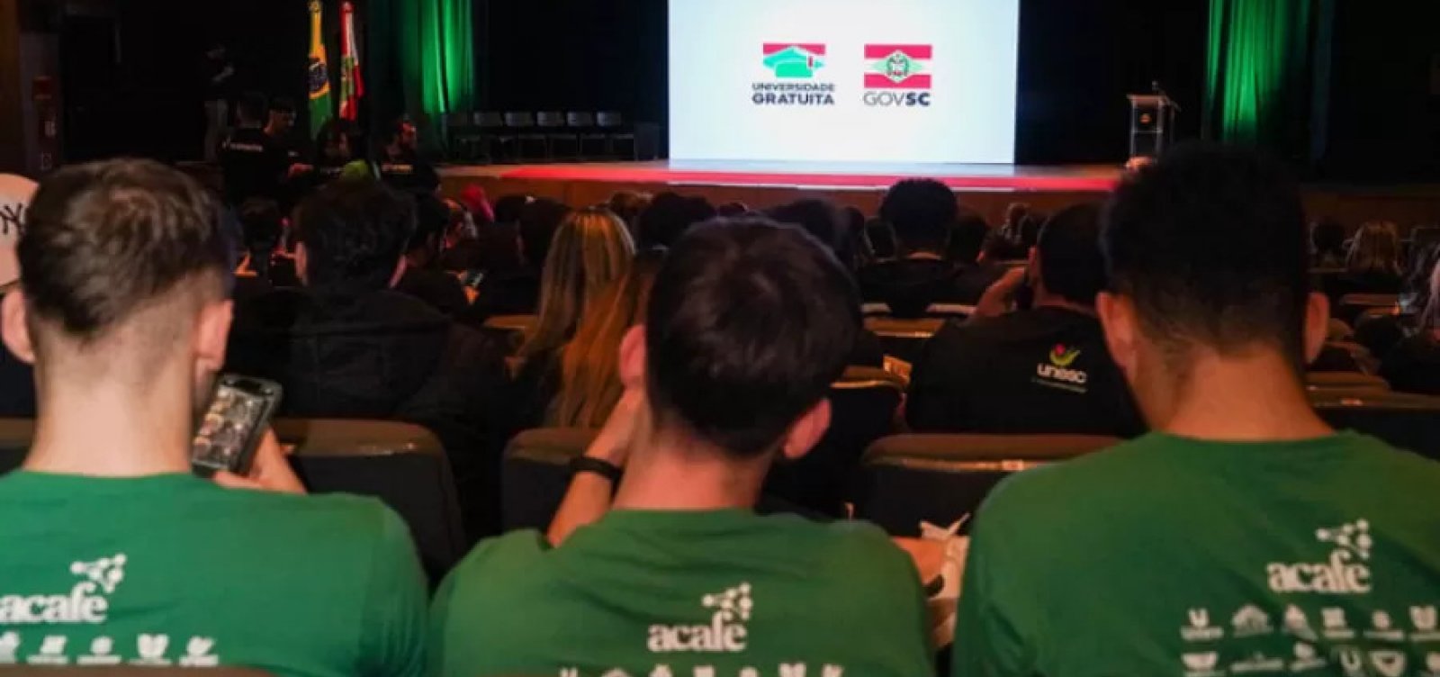 Investigação identifica mais de 800 milionários no programa Universidade Gratuita em SC