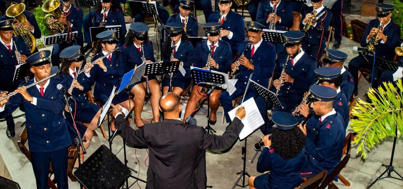 Mais de 400 músicos desfilam pelas ruas de Salvador em comemoração à Independência da Bahia
