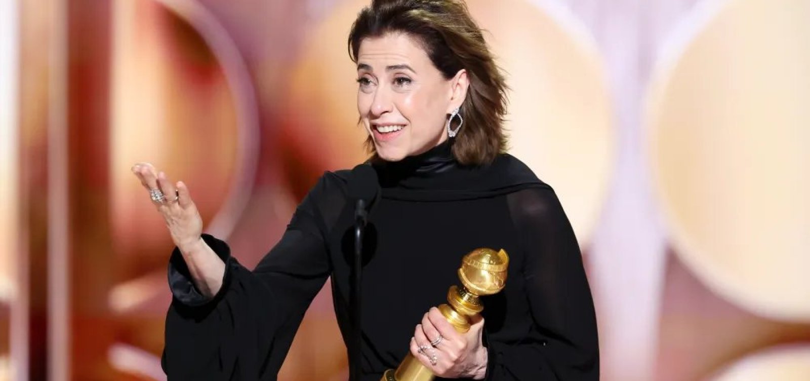 Fernanda Torres é convidada a integrar Academia do Oscar