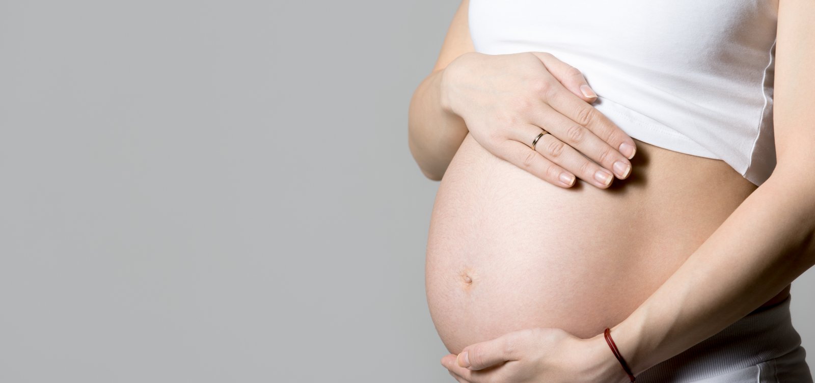 Brasileiras estão tendo menos filhos e adiam maternidade, diz IBGE