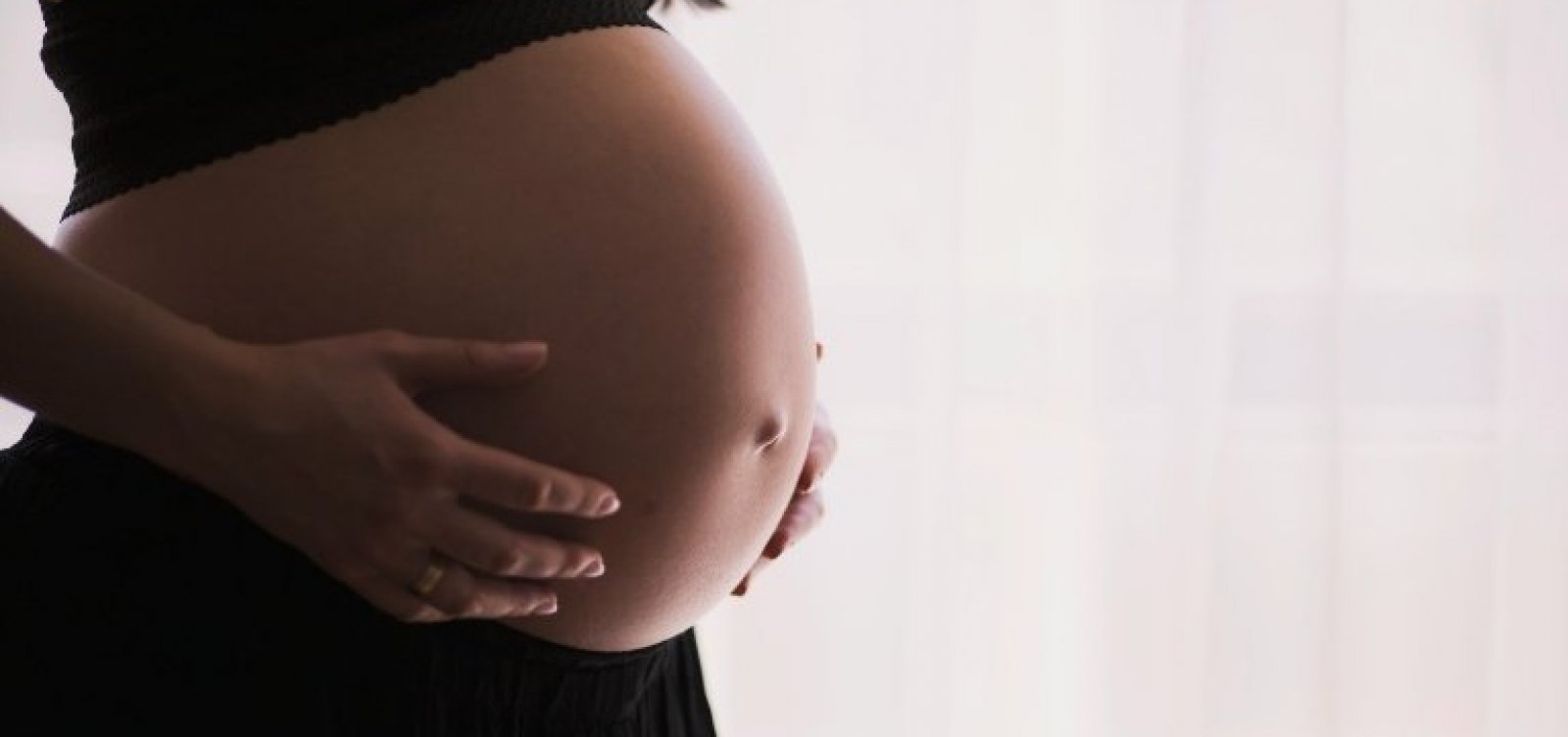 Número de filhos por mulher no Brasil é o menor da história, diz IBGE