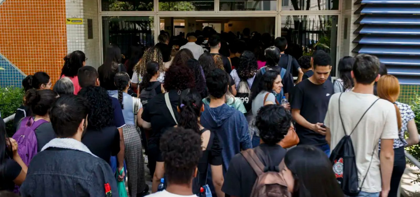 Pé-de-meia paga quarta parcela a estudantes nascidos em novembro e dezembro