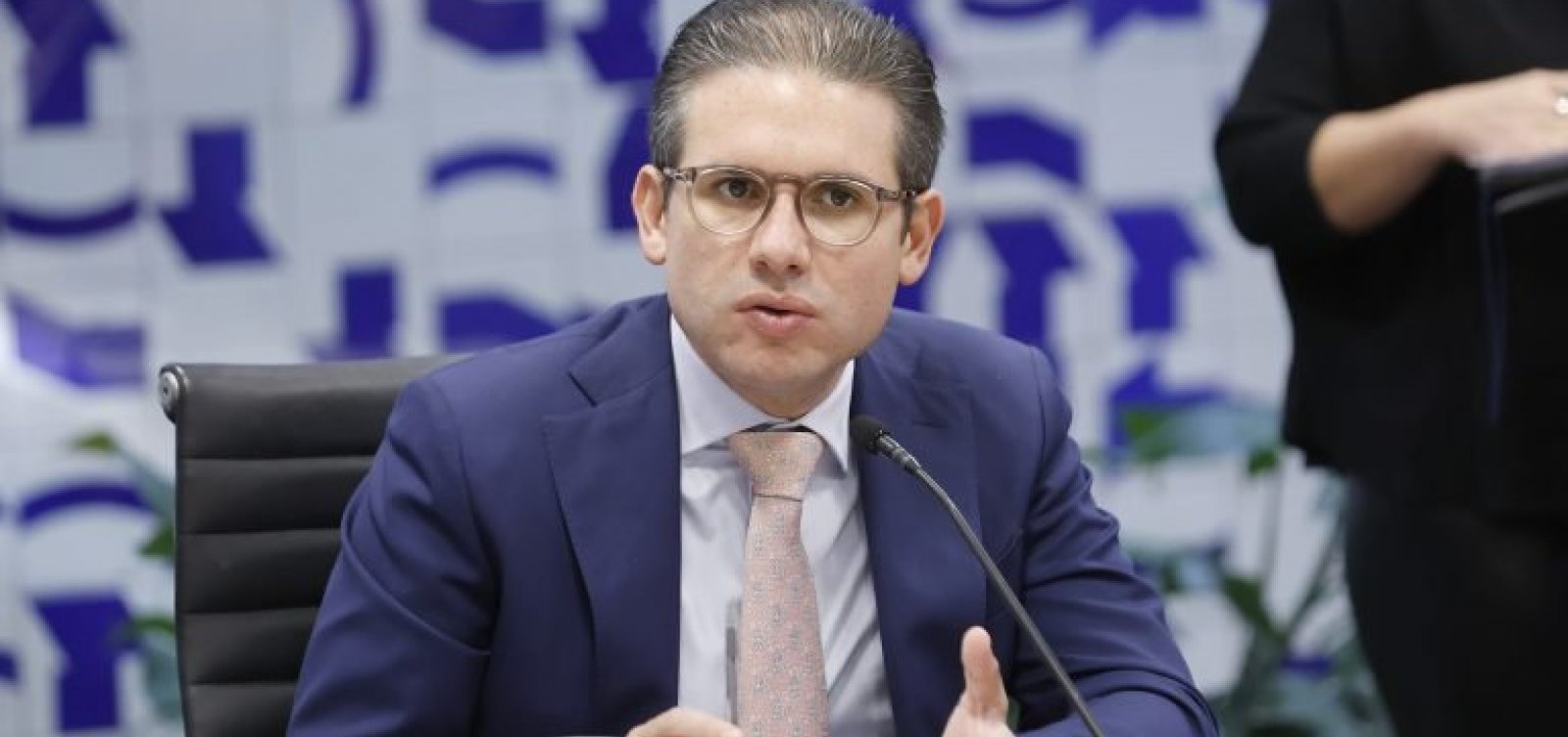 Hugo Motta elogia decisão de Moraes de suspender decretos do IOF: "Continuamos abertos ao diálogo institucional"