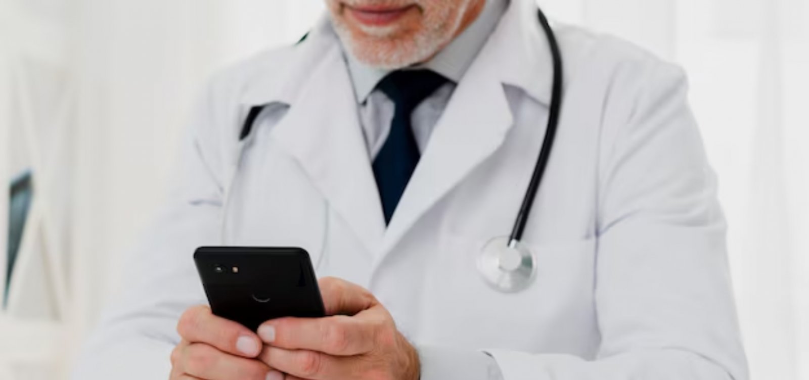 Infrações por publicidade médica irregular crescem 35% na Bahia; redes sociais são foco de punições