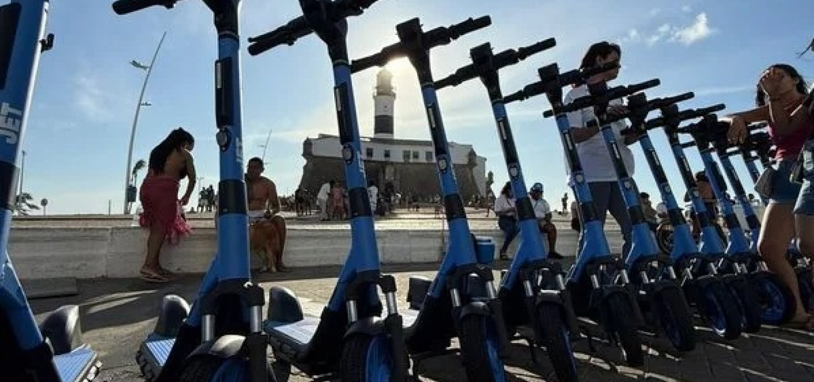 Prefeitura de Salvador regulamenta uso de patinetes elétricos com regras de circulação e penalidades