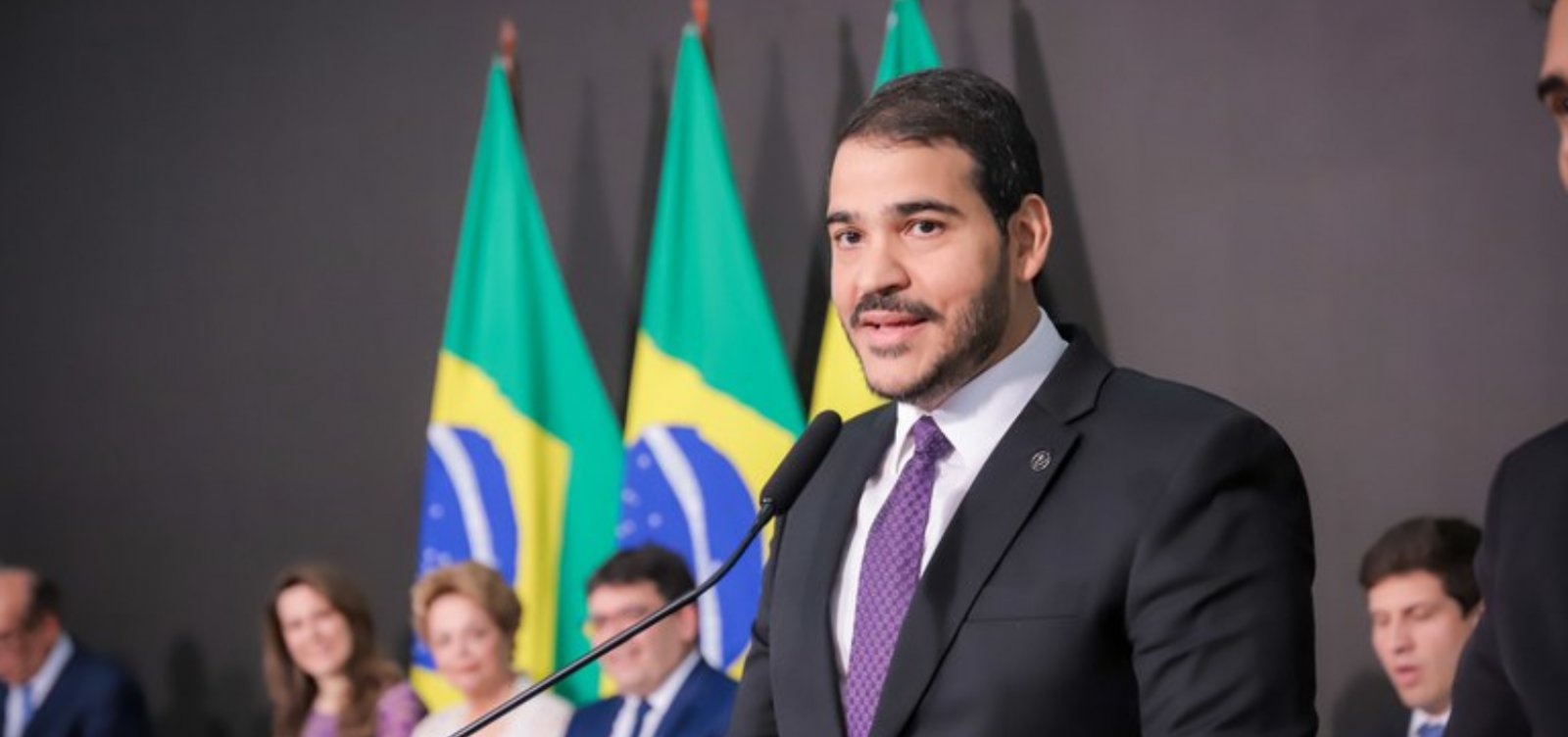 AGU reage a post de Trump em defesa de Bolsonaro: “Não aceitamos interferência externa”