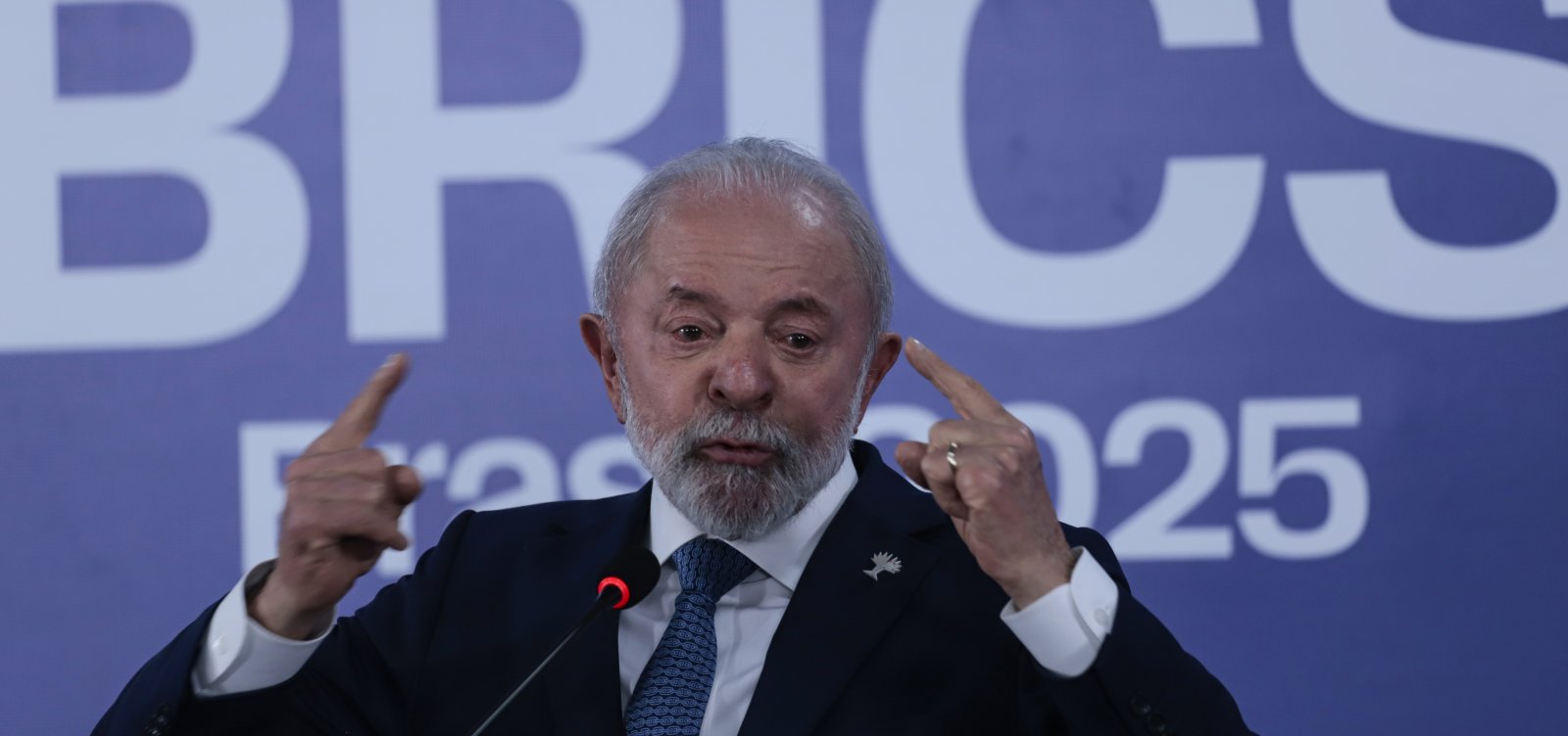 'Divergência é própria da democracia, vamos resolvendo os problemas', diz Lula sobre IOF